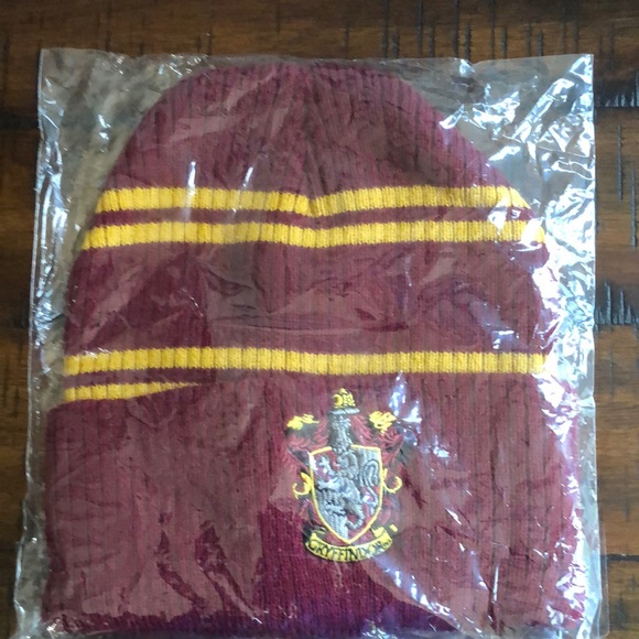 Harry Potter Gryffindor Sweater Cap - Picture 1 of 2